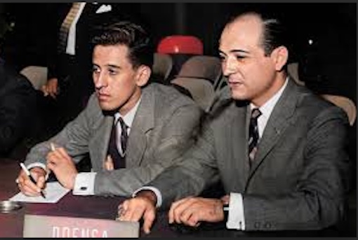 UN EXTRAÑO HABITANTE EN EL PAÍS QUE EDIFICÓ UN CASTILLO DE HADAS (*)