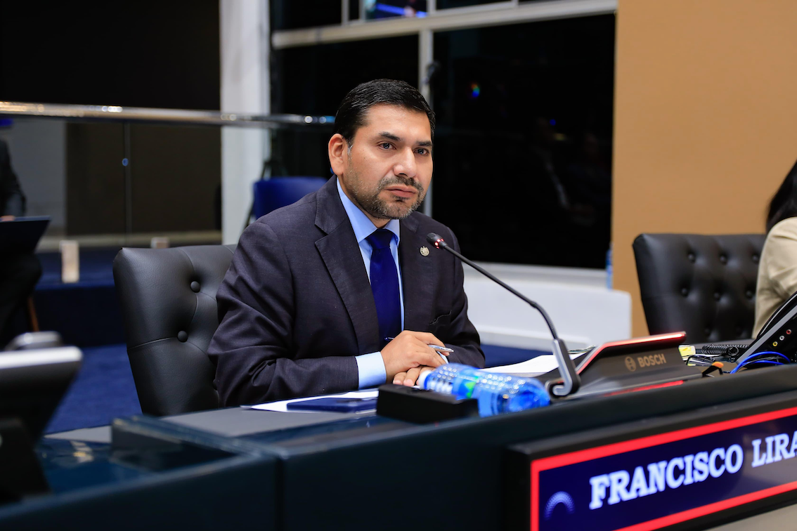 Diputado Lira aclara que su deuda fue para tratar enfermedad de su padre
