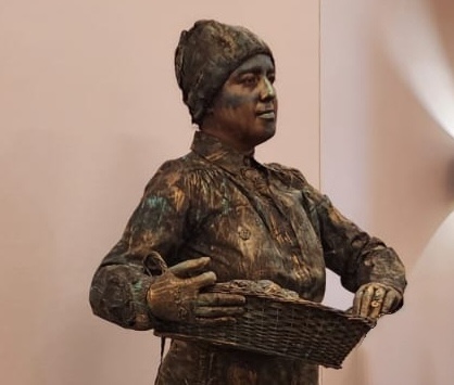 Mimi: La estatua humana que llora