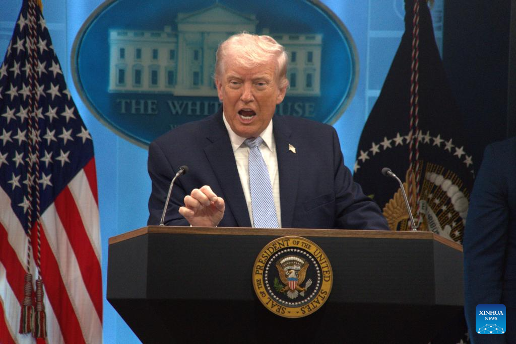 Trump amenaza con reabrir estrecho de Ormuz sin importar si Irán coopera o no