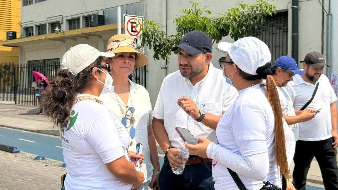 «Me sumé como ciudadano preocupado por el rumbo de nuestra nación»: Francisco Lira en la marcha