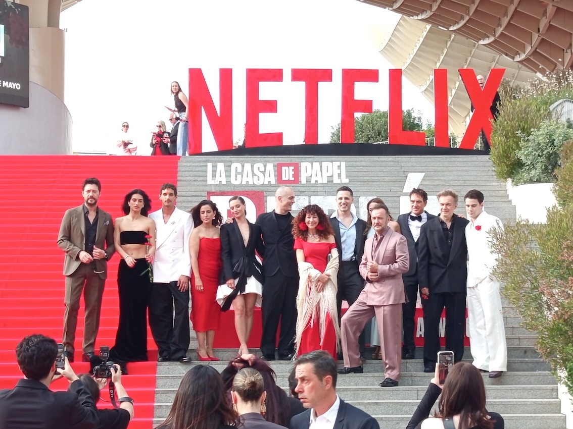 Las Setas de Sevilla recibe al elenco de «Berlín y la Dama del Armiño»