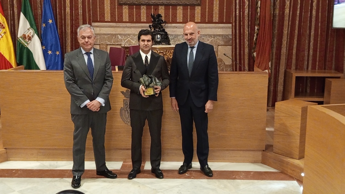 Morante de la Puebla «leyenda viva del toreo español» recibe el X Premio Taurino